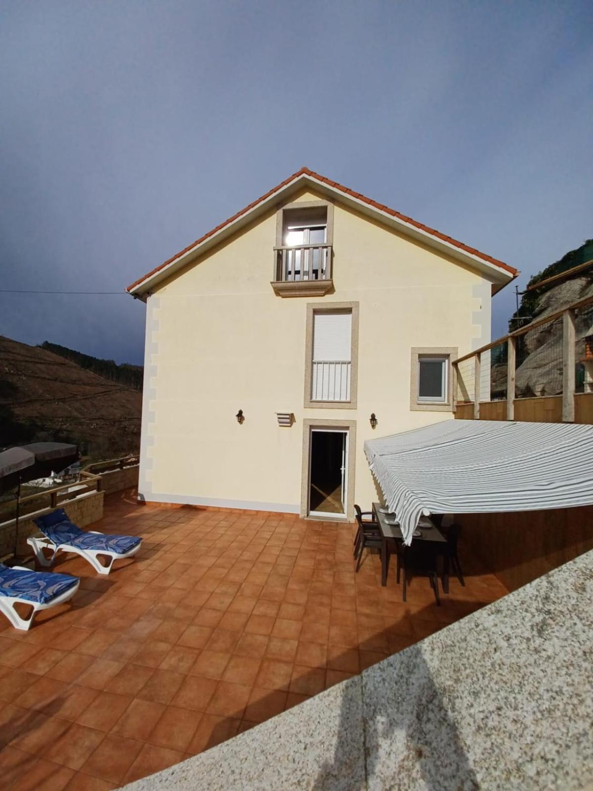 Vivienda Dos Domingos En A Costa Da Morte *
